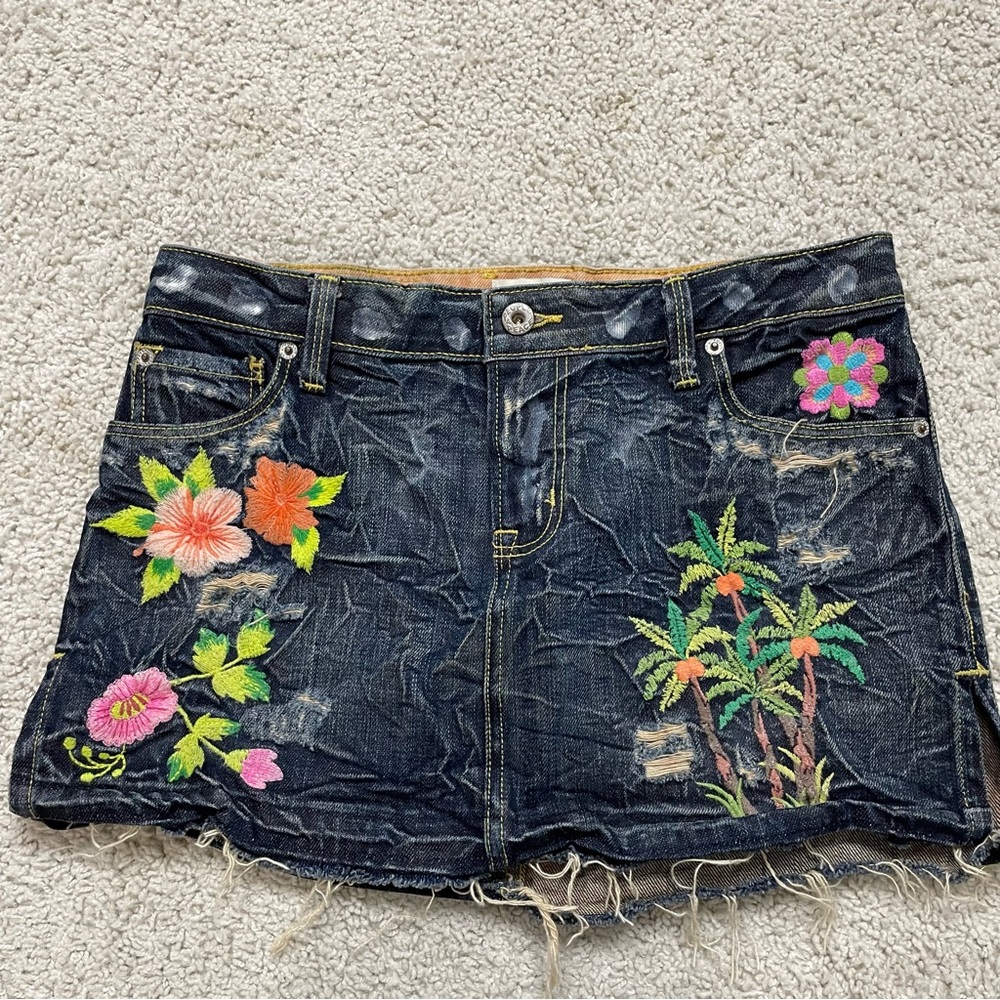 Women's PEOPLE FOR PEACE Distressed DENIM Floral EMBROIDERED Micro MINI SKIRT 26